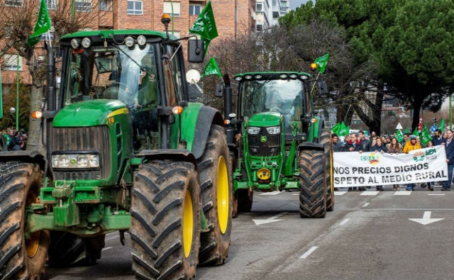 España: La condena del campo: los agricultores asumen el 90% de la caída de los precios